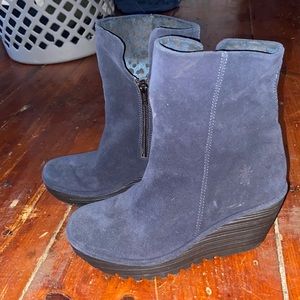 Navy blue, suede Fly London wedge booties